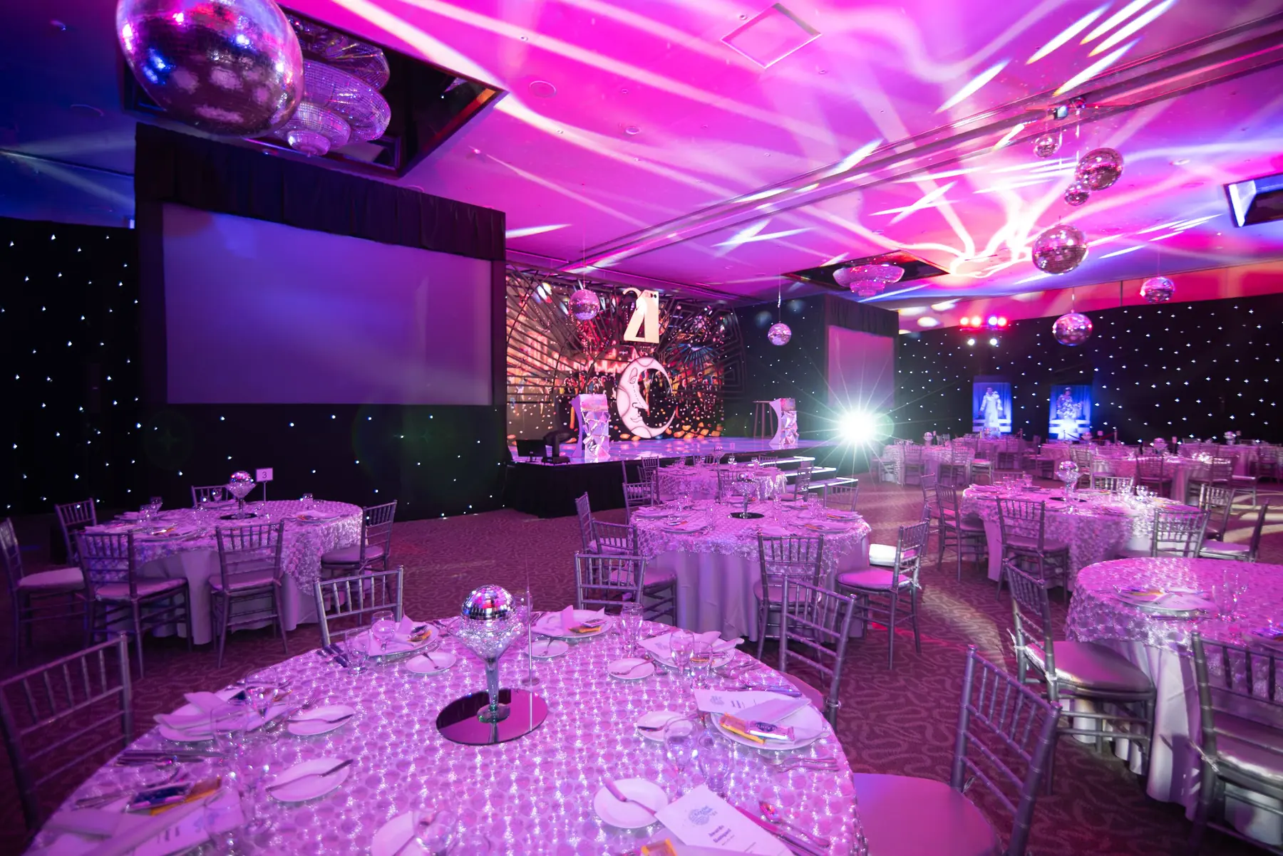 Salón montado para la gala